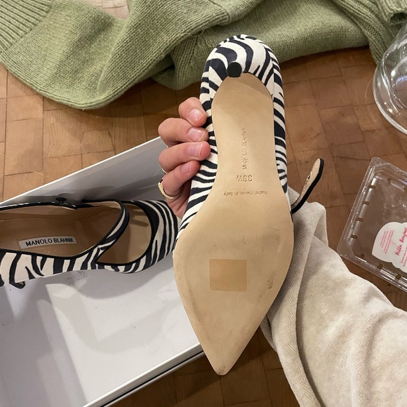 Manolo Blahnik Mary Jane heels, size 8.5 brand new never been worn - Picture 3 of 4